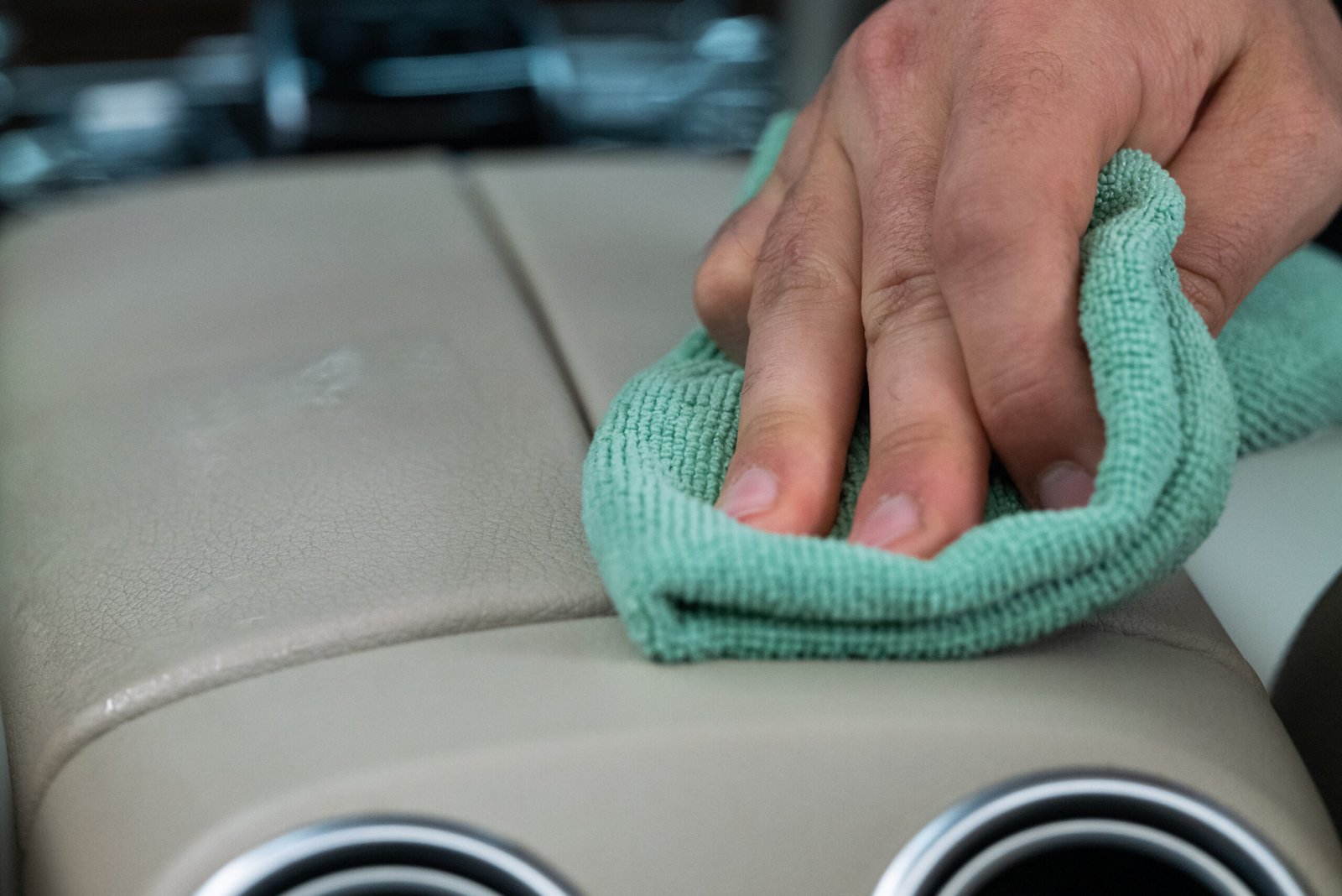 Luxe-Leather-Cleaner_In-Use_Uncropped_8